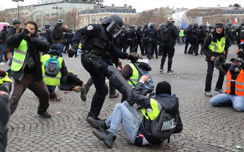 Le gouvernement français éborgne son peuple sans vergogne en prétendant respecter les droits de l'homme