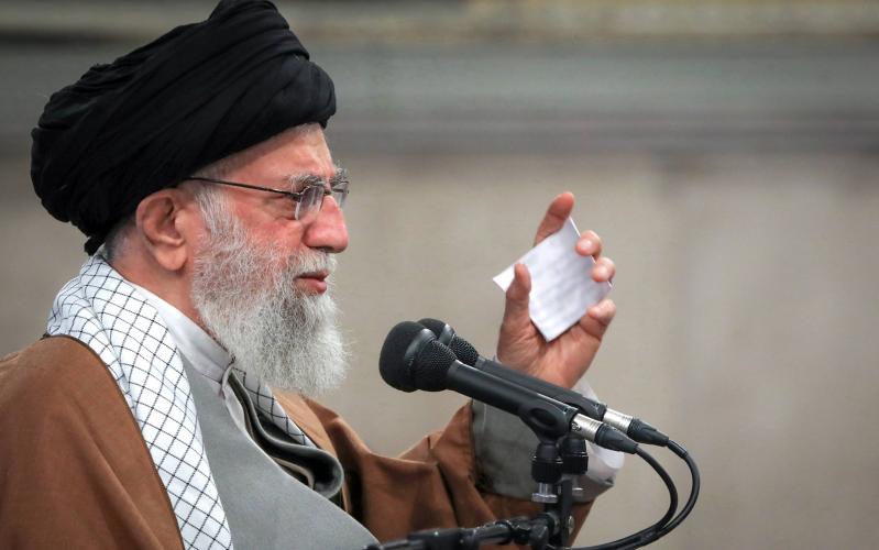 Imam Khamenei : « Si quelqu'un veut nous imposer une guerre, nous résisterons avec un pouvoir complet ».