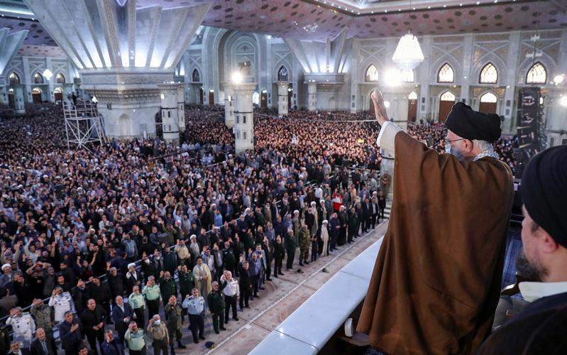 PHOTOS:  Discours prononcé à l'occasion du 34e anniversaire du décès de l'imam Khomeiny