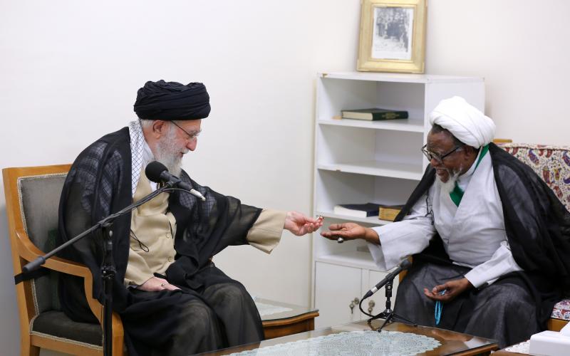 PHOTOS : Rencontre du Cheikh Zakzak avec le Guide suprême