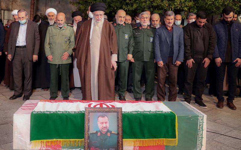 Prière mortuaire sur le corps du martyr Sayed Razi Mousavi 