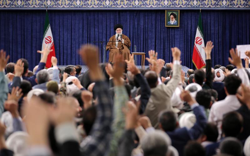 PHOTOS : Rencontre du Guide suprême avec les responsables et organisateurs iraniens du Hadj